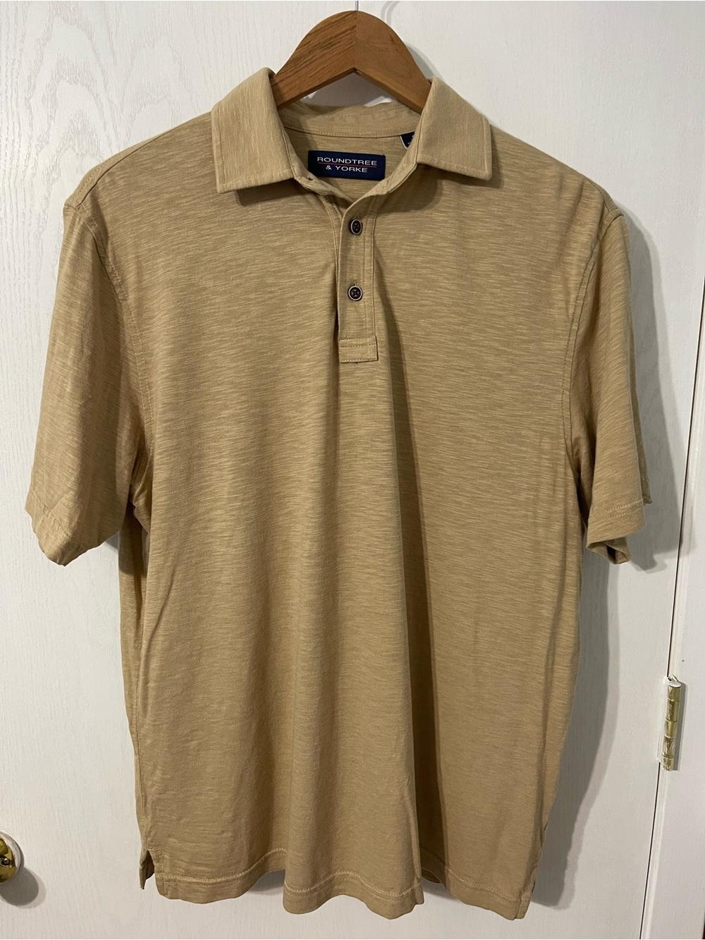Roundtree & Yorke Men’s Khaki Short-Sleeve Polo